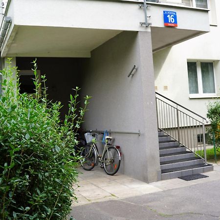Nice Apartament With Small Tub Варшава Экстерьер фото